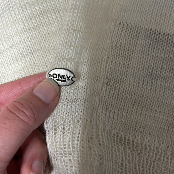 3 items for $40 BNWT ONLY sweater (size M) - Picture 4 of 8